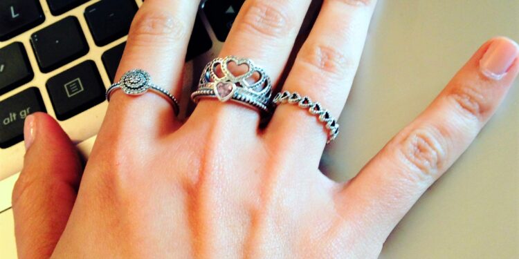 Gli anelli più belli da regalare: Pandora e Swarovski | qualità ...