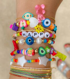 braccialetti creati con il kit di perline